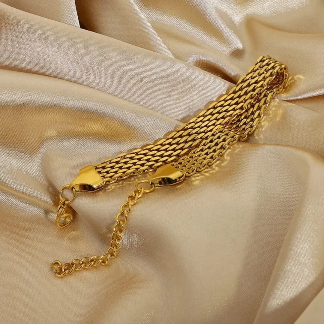 Bold Mesh Chain Bracelet – Statement Gold Wristwear