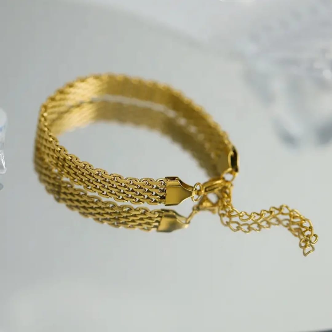 Bold Mesh Chain Bracelet – Statement Gold Wristwear
