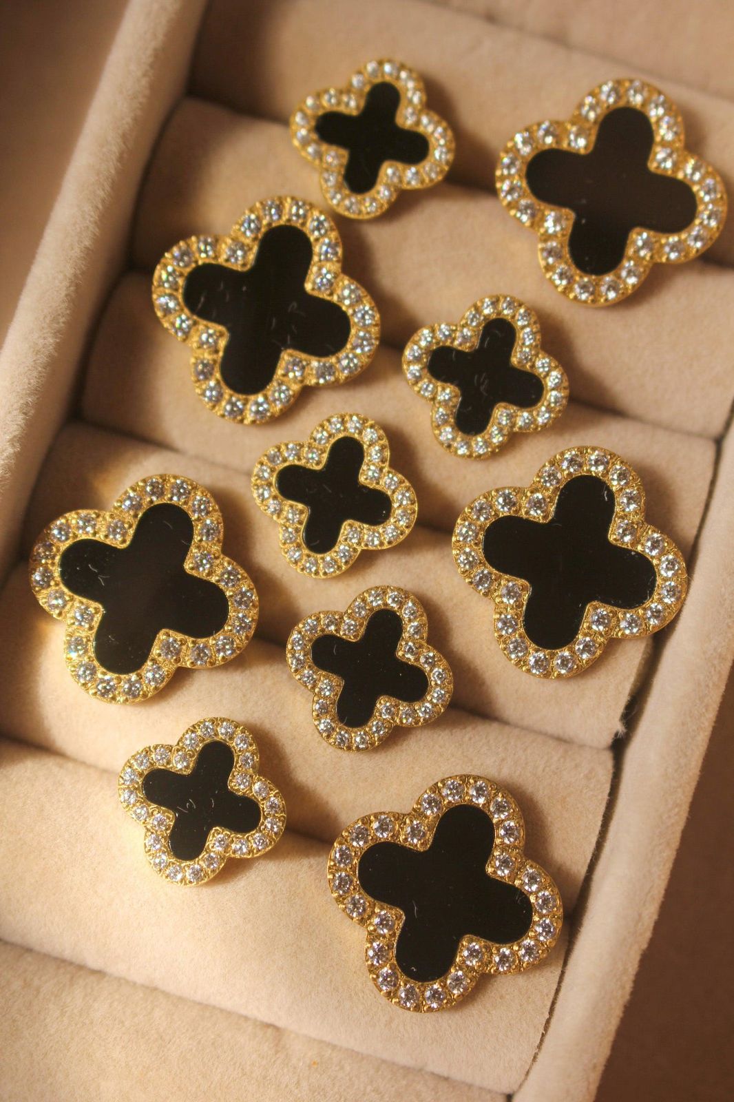 Elegant Clover Ring – Symbol of Luck & Beauty
