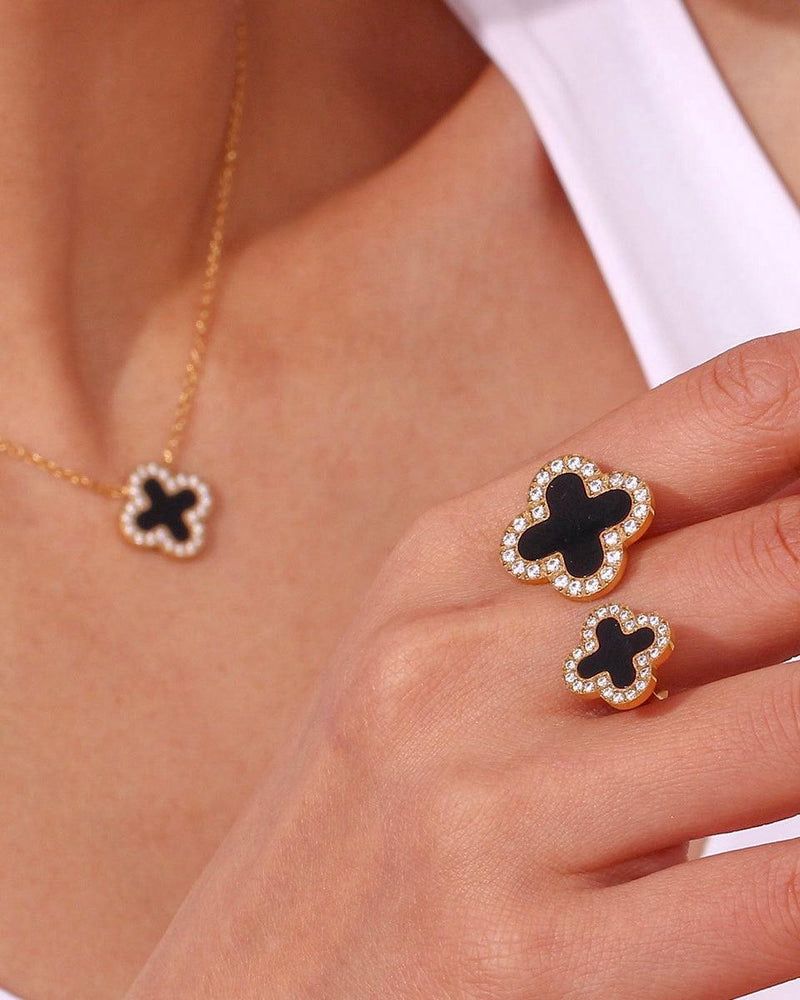 Elegant Clover Ring – Symbol of Luck & Beauty