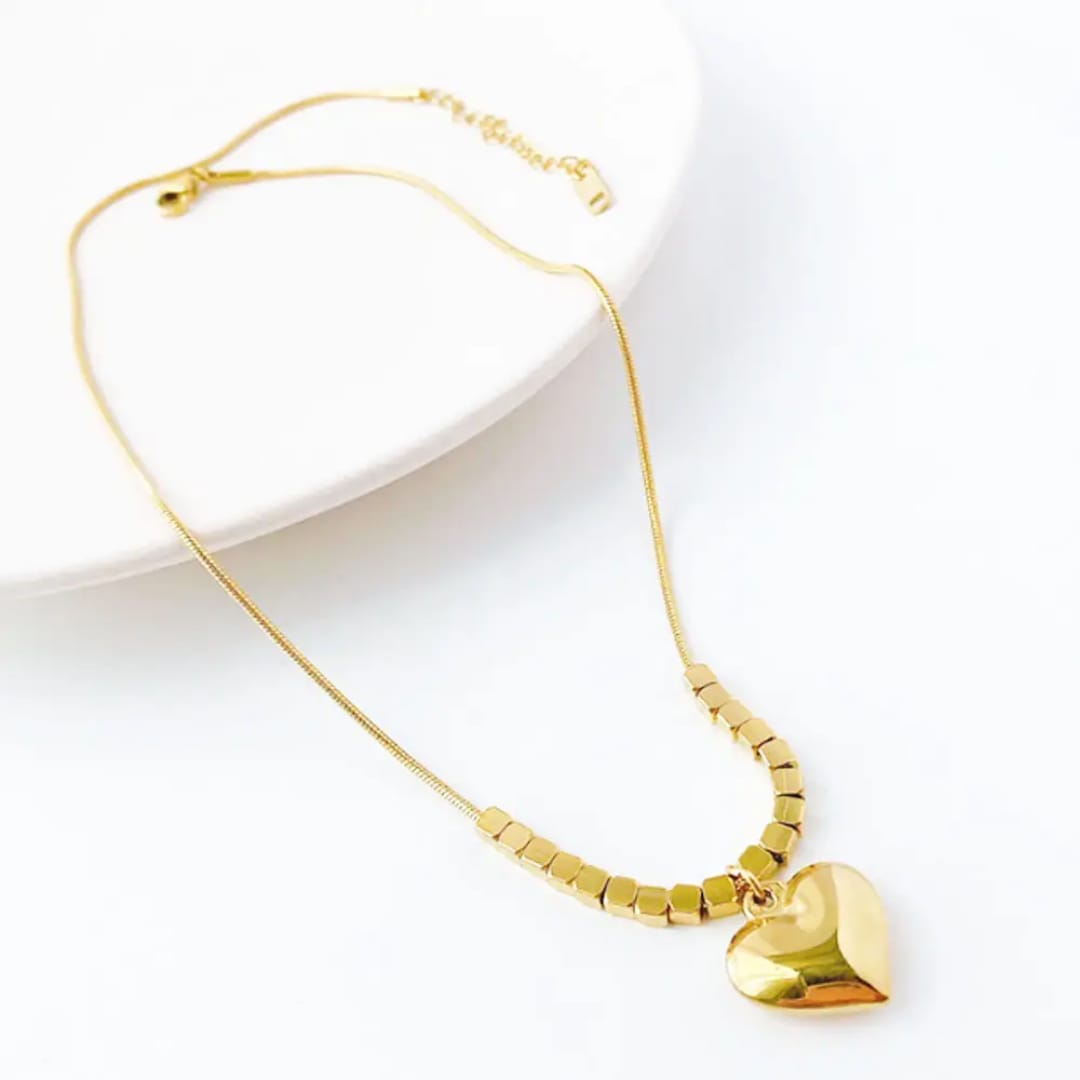 Elegant Heart-Shaped Pendant Necklace – Gold & Silver Finish