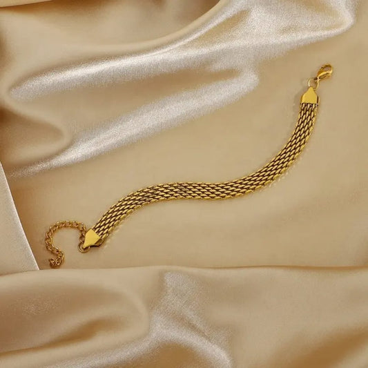 Bold Mesh Chain Bracelet – Statement Gold Wristwear