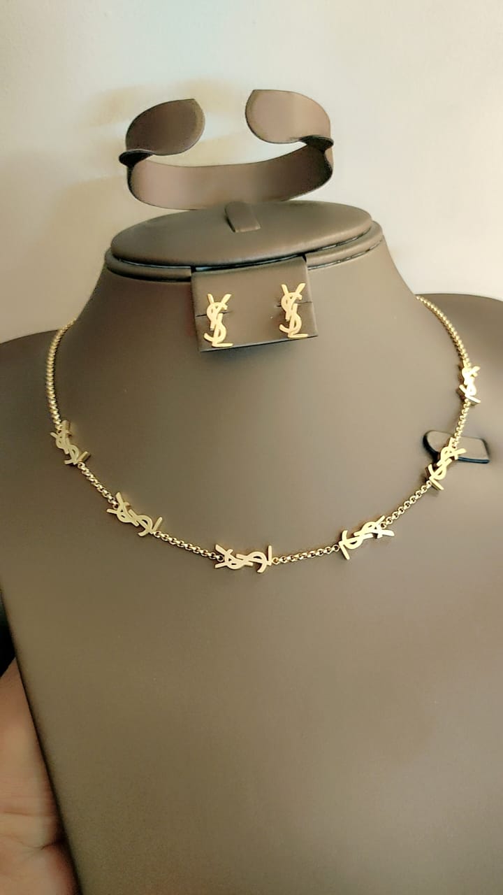 Y-Inspired Gold Necklace & Earrings Set – Elegant Designer Look