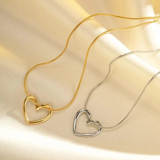 Classic Heart-Shaped Necklace – Timeless Symbol of Love