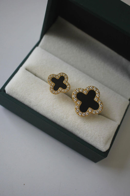 Elegant Clover Ring – Symbol of Luck & Beauty