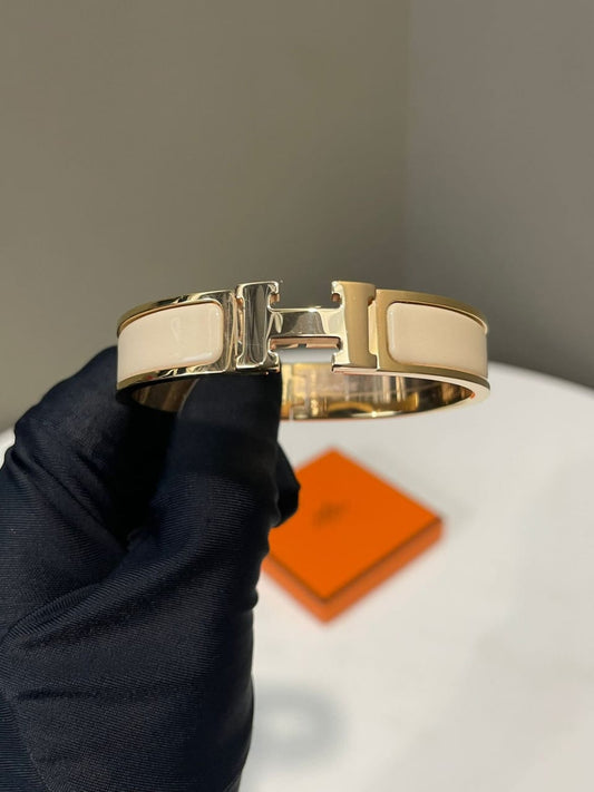 H Luxe Bangle – Timeless Elegance in Every Curve