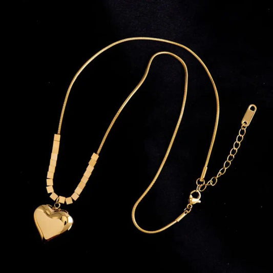 Elegant Heart-Shaped Pendant Necklace – Gold & Silver Finish