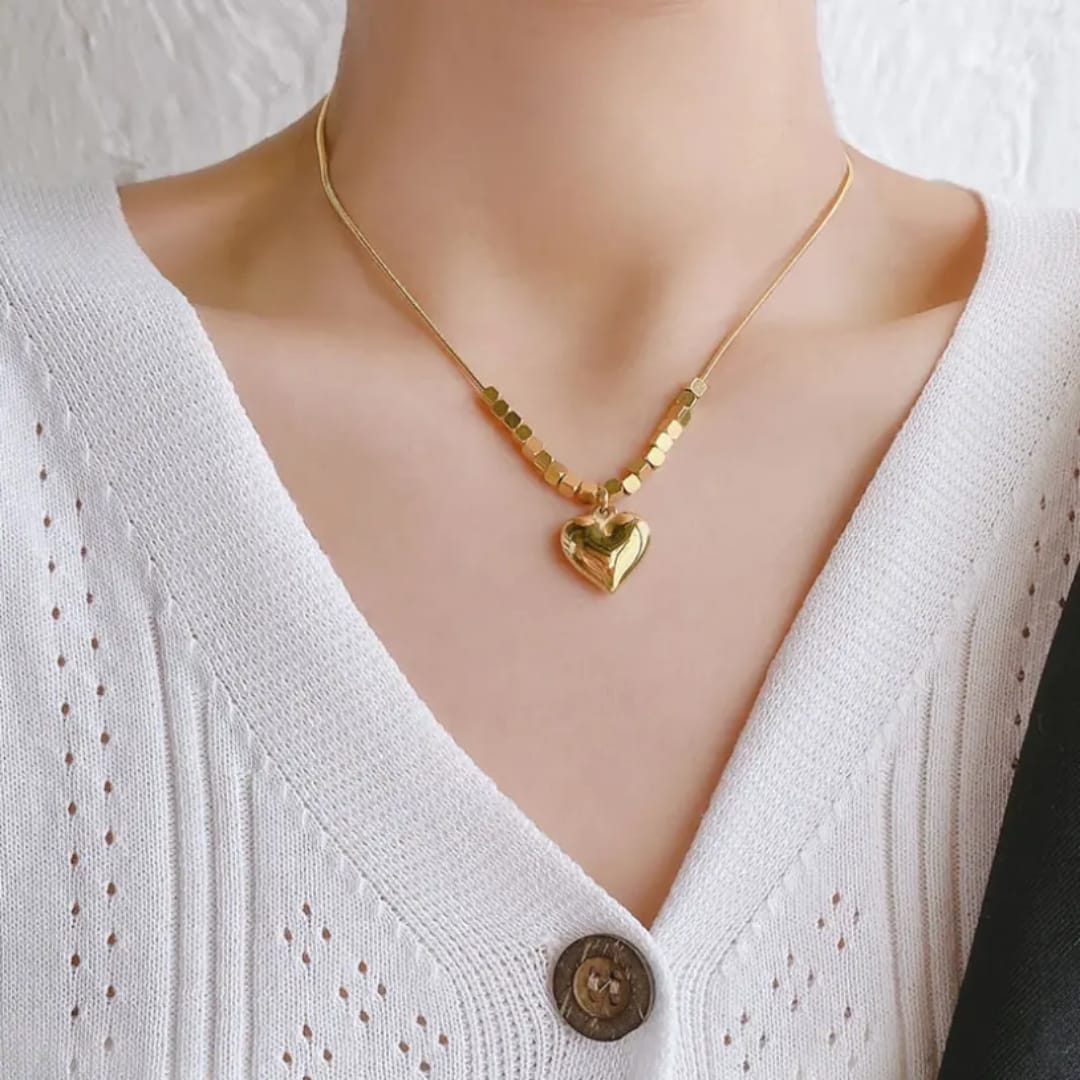 Elegant Heart-Shaped Pendant Necklace – Gold & Silver Finish