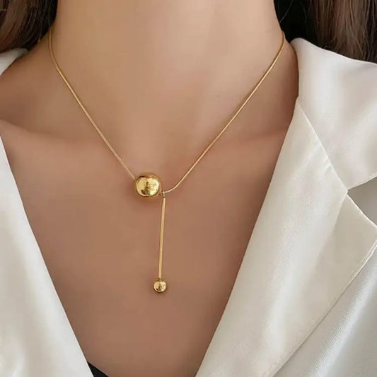 Minimalist Gold Drop Necklace – Elegant Modern Jewelry